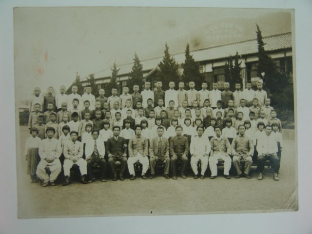 1946년 밀양 상동공립국민학교 해방후첫졸업사진