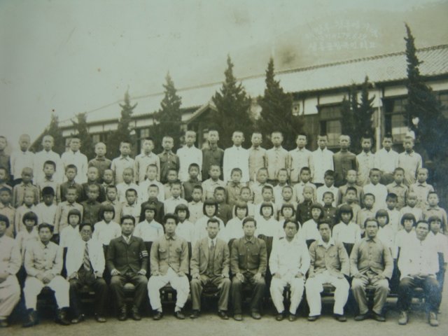 1946년 밀양 상동공립국민학교 해방후첫졸업사진