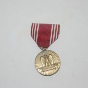 청동으로된 독수리가 조각된 메달