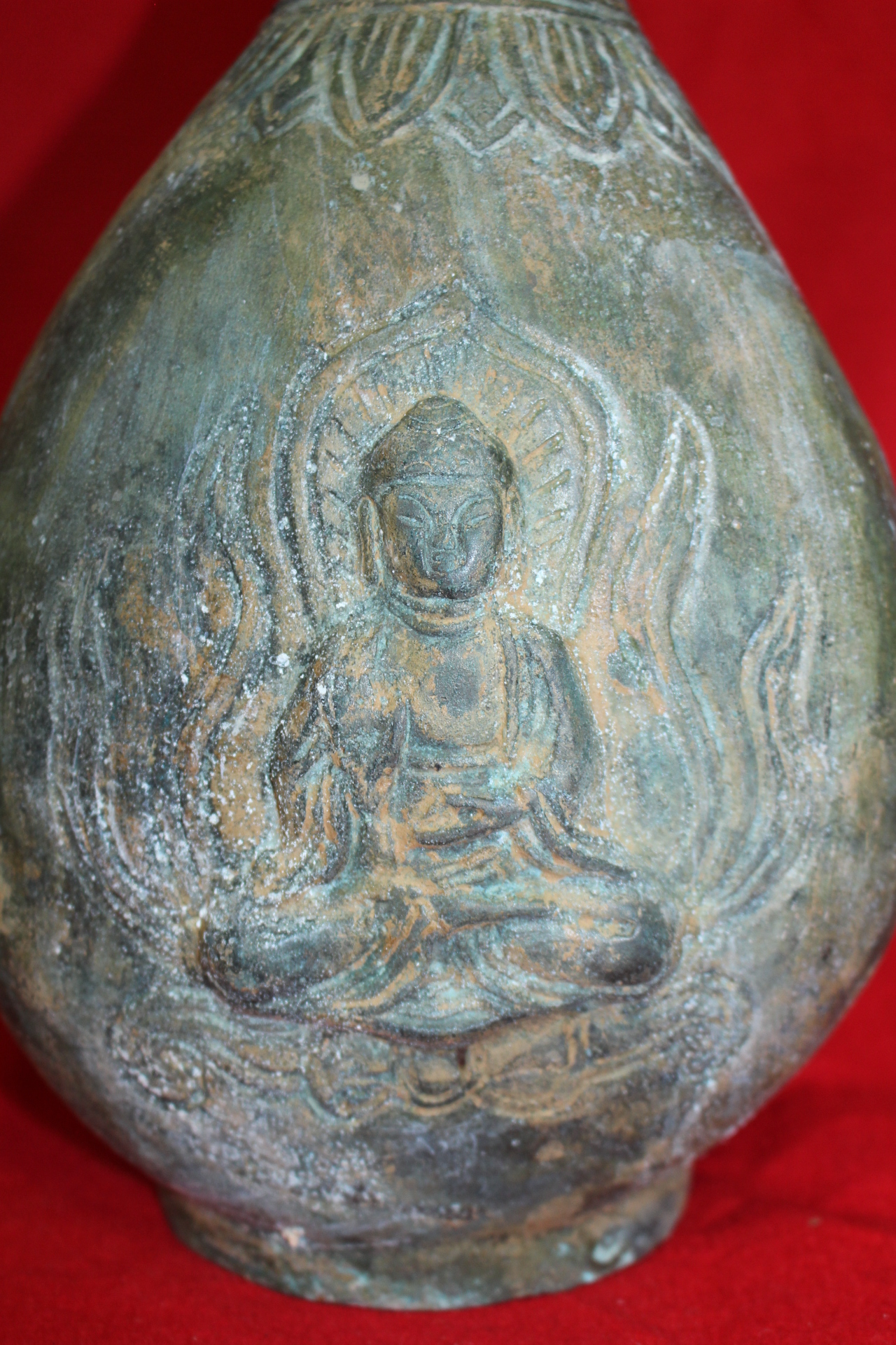 60-묵직한 청동으로된 부처님이 양각조각된 대호