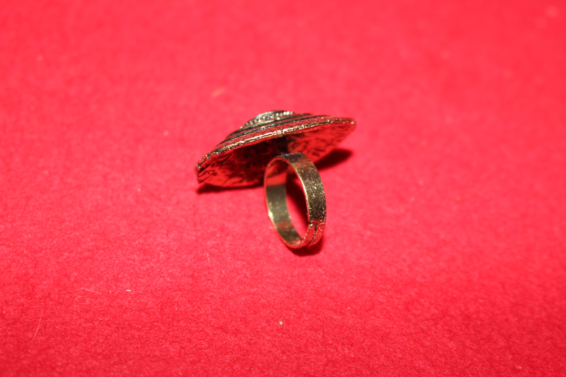2-티벳 황동으로된 보석이 장식된 반지